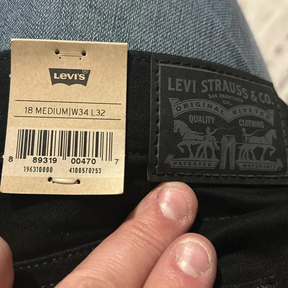 Levi's Women's 314 Shaping Straight Jeans 18 Medium NWT 34x32 - Picture 5 of 8
